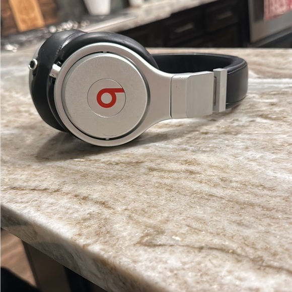 Beats Studios - Picture 3 of 3